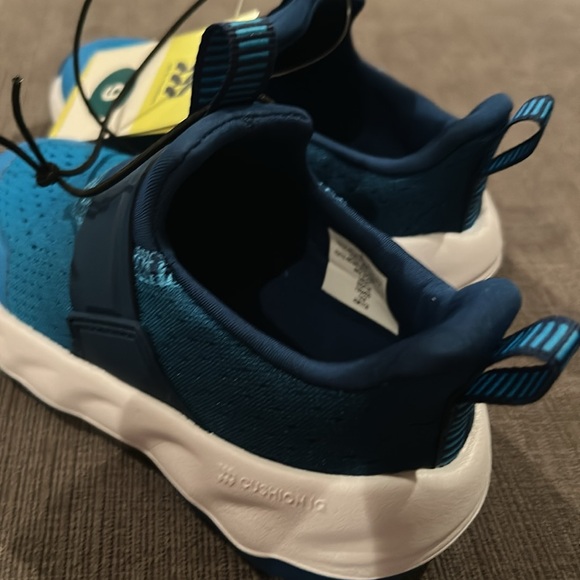 Cat & Jack Toddler Boy Blue Slip on Sneakers 9 NWT - Picture 2 of 5